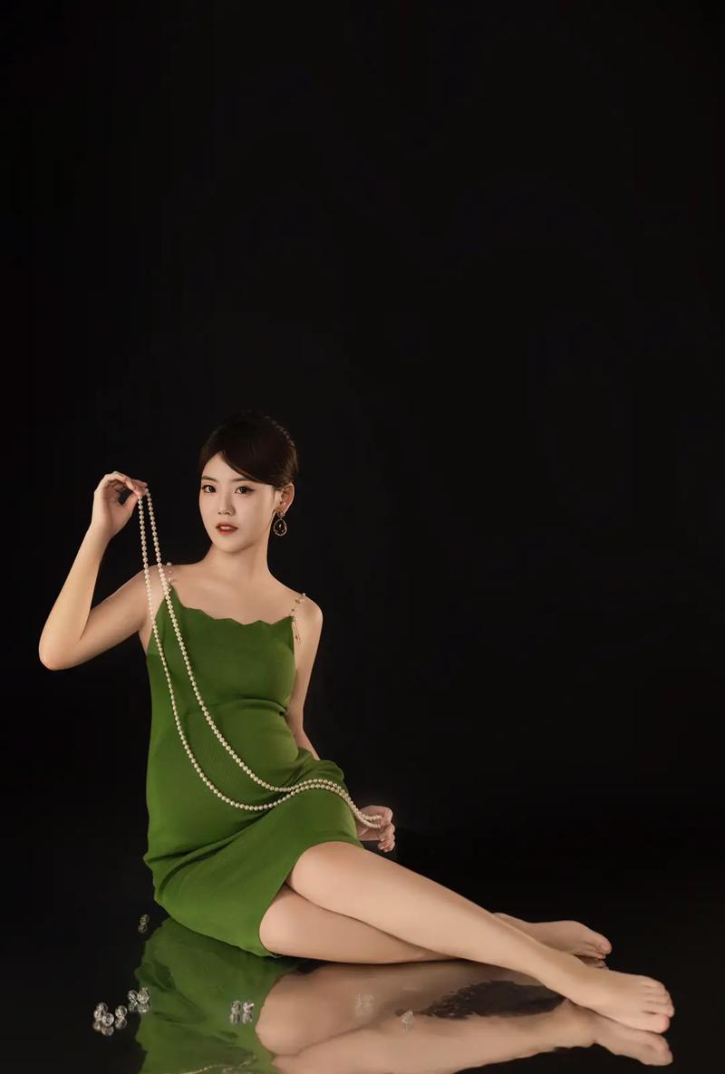 在人间歌词 不愿做天上仙我悠闲在人间歌词 在人间歌词 不愿做天上仙我悠闲在人间歌词