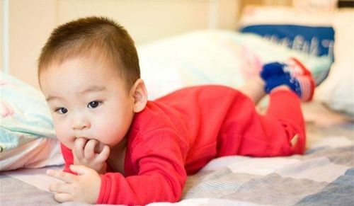 尿液比较黄咋回事 尿液比较黄咋回事