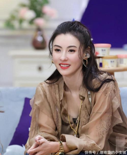 对女犯人用刑 女犯人用刑老虎凳的视频